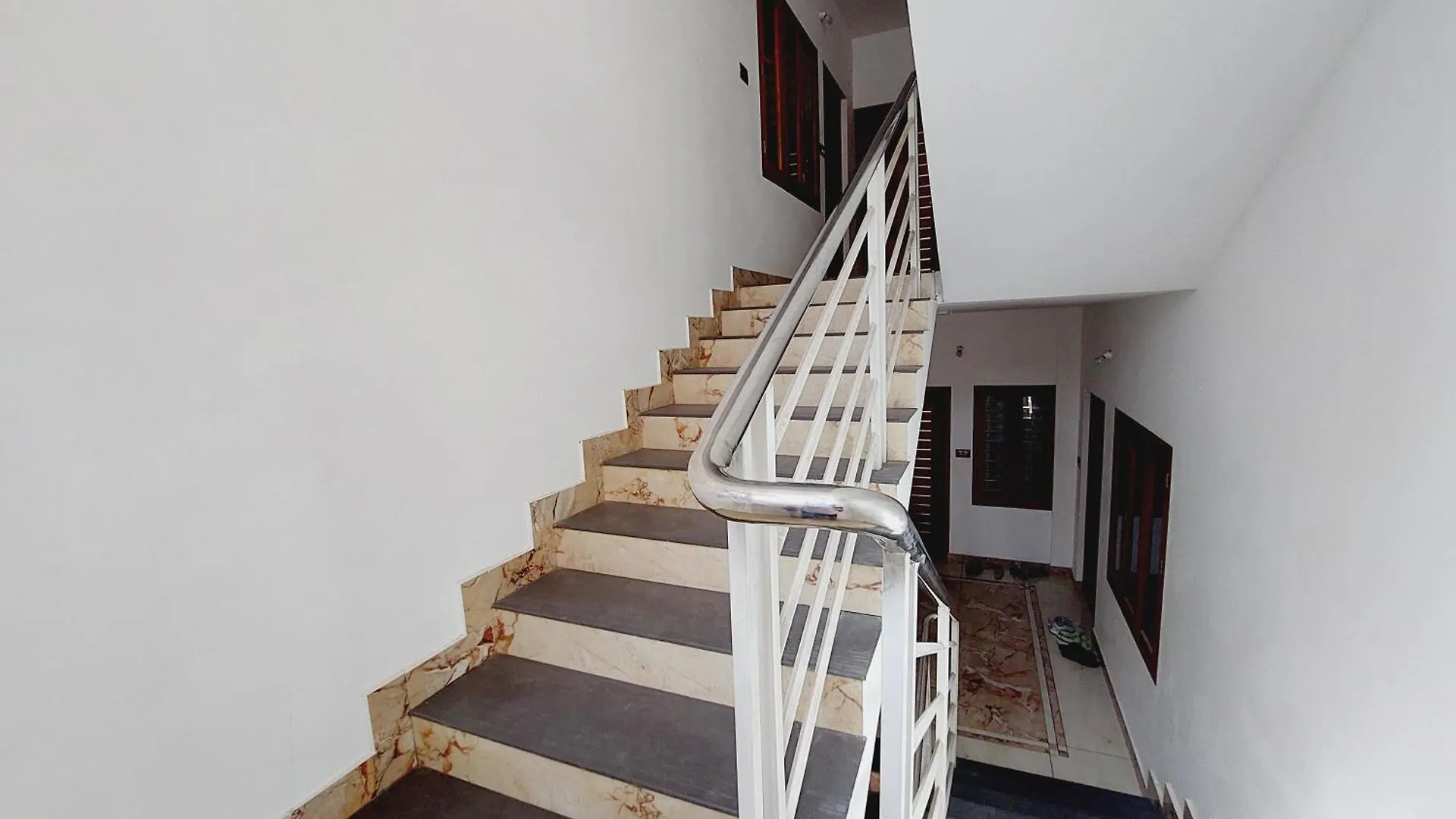 Ishaz Apartment Kochi