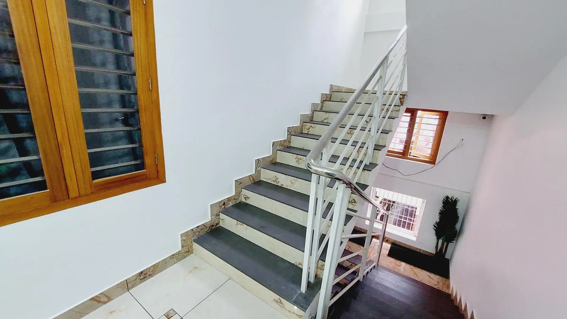 Ishaz Apartment Kochi 0*,  India